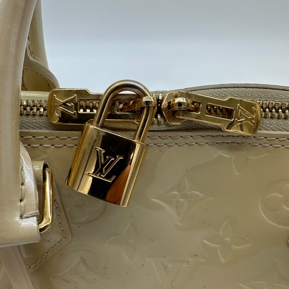 Louis Vuitton ALMA GM MONOGRAM VERNAIS BLANC CORAIL WITH DUSTBAG - Picture 4 of 16